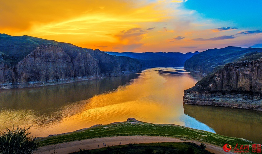 Picturesque Laoniuwan Valley, where the Great Wall meets the Yellow River