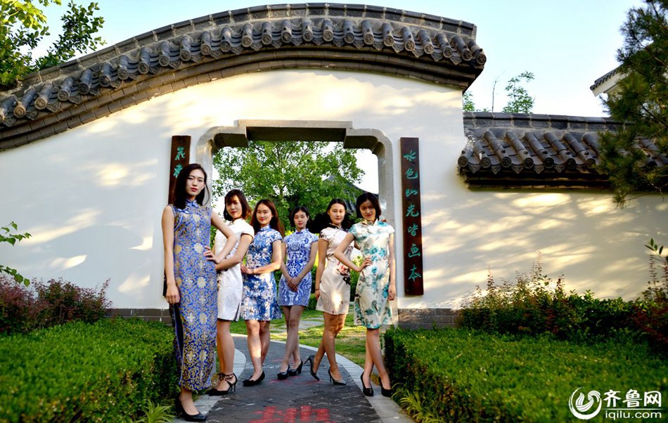 Charming dancing students pose for graduation photos