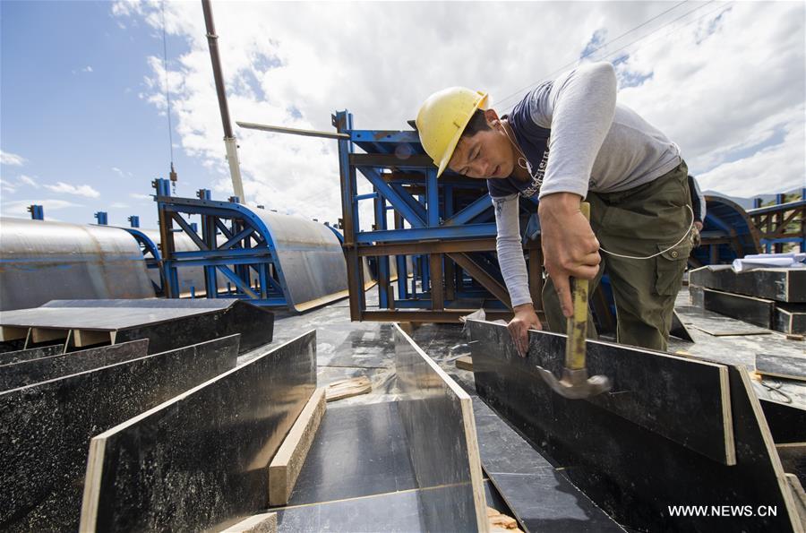 Main project of ring road underway in Tibet