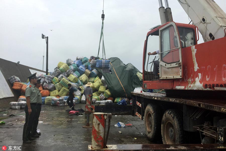Shenzhen seizes 549 tons of illegally smuggled clothing, mainly obtained from landfills and morgues