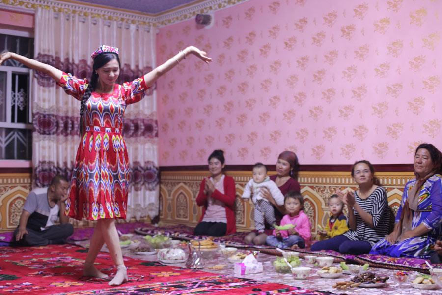 Uyghur village official models for melon harvest