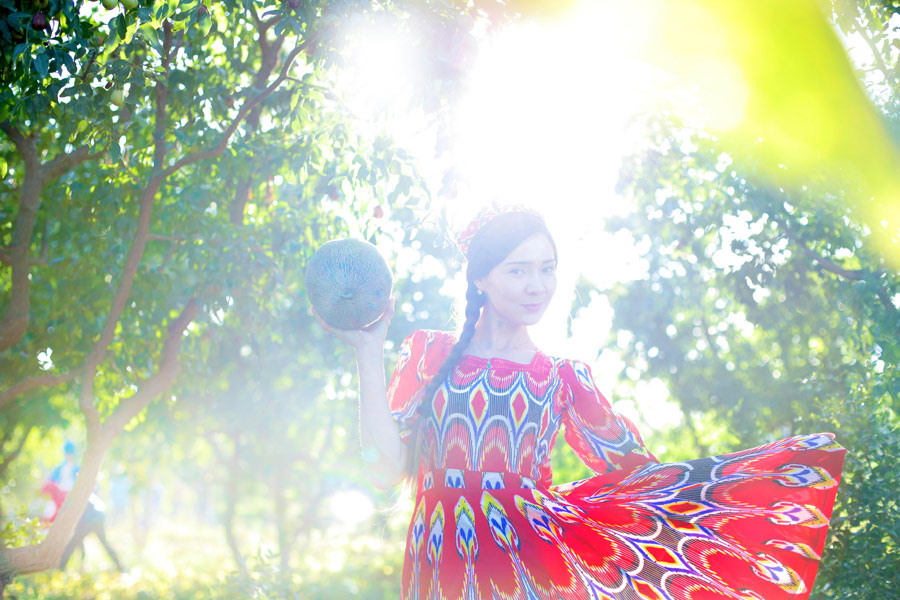 Uyghur village official models for melon harvest
