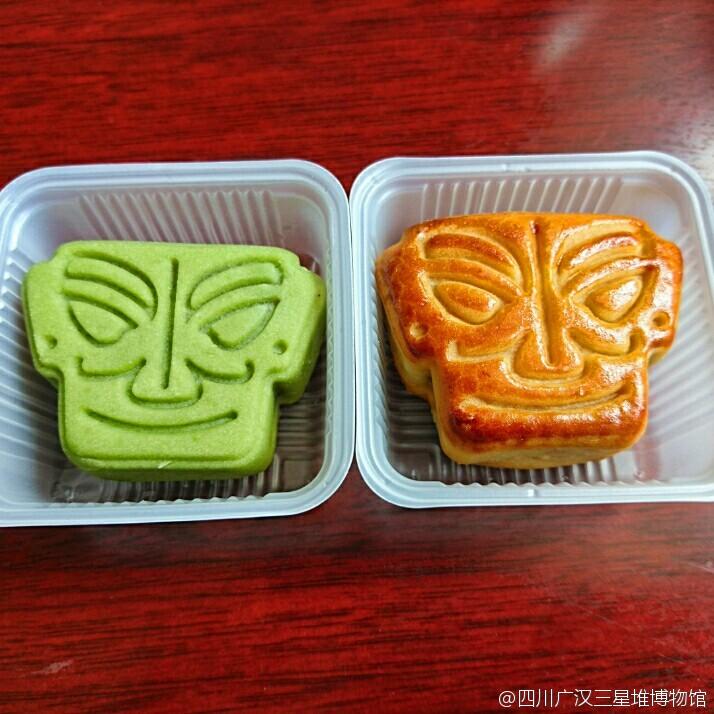 Bronze head mooncakes go viral online