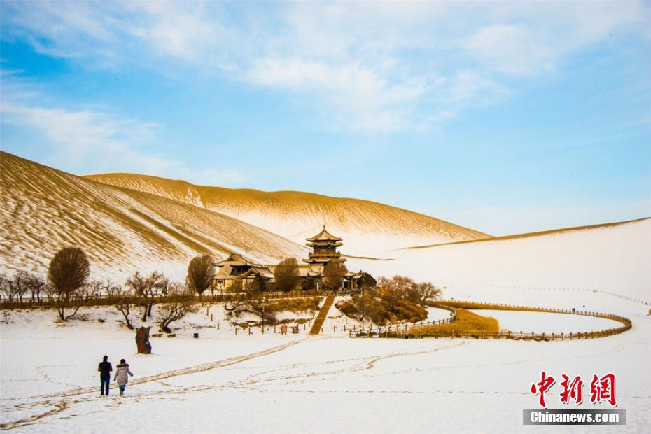 Stunning snowfall in Dunhuang