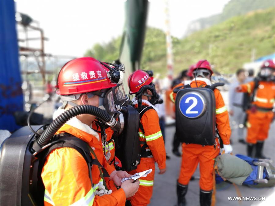 China tunnel blast injures 12, traps 12