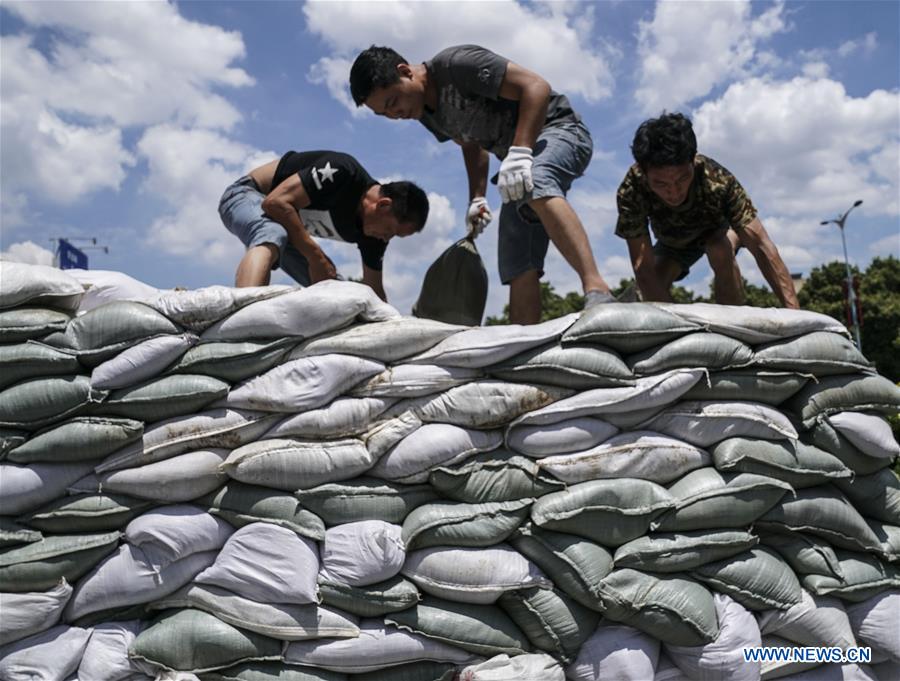 Water level of Xiangjiang river Changsha section drops below warning level