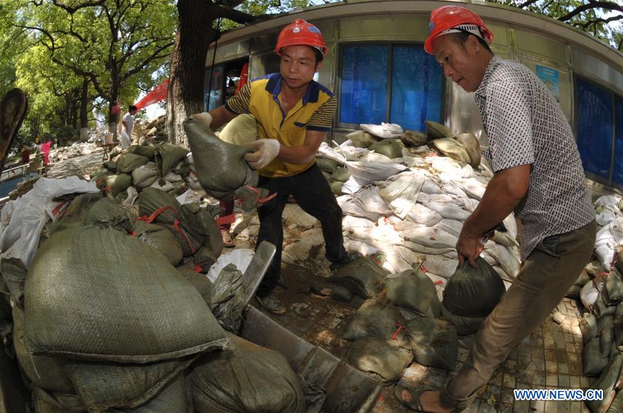 Water level of Xiangjiang river Changsha section drops below warning level