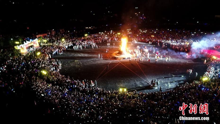 Torch festival lights up night sky in Sichuan