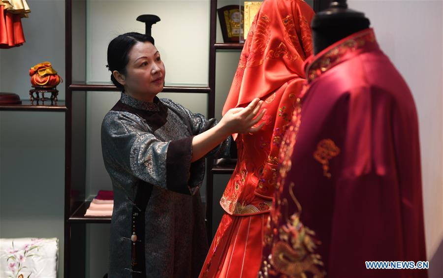 Pic story of Suzhou embroidery master