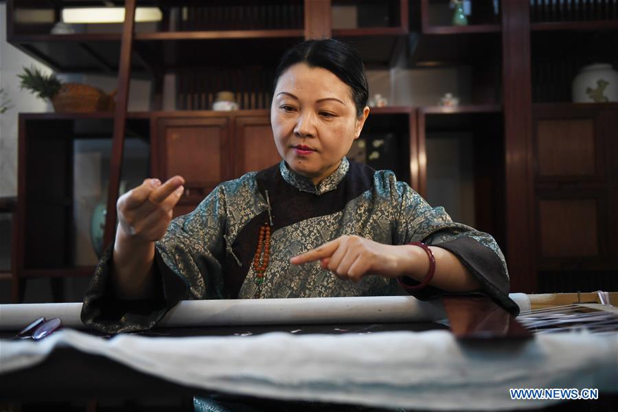 Pic story of Suzhou embroidery master