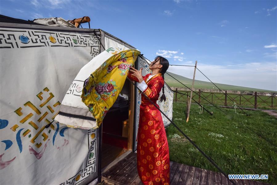 Plateau climate attracts tourists to visit ranches during summer time in Qinghai 