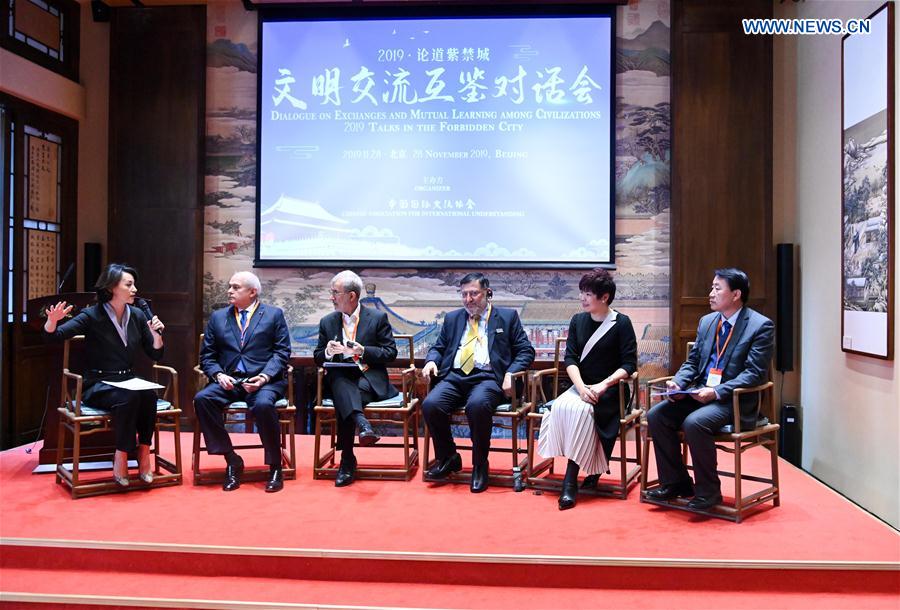 Guests discuss during Dialogue on Exchanges and Mutual Learning among Civilizations in Beijing