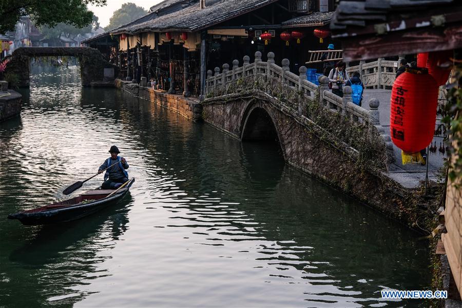 Anchang ancient town in China's Zhejiang attracts lots of tourists