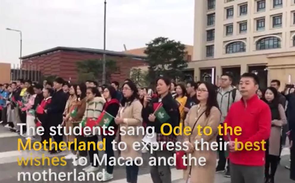 University students from Beijing, Zhejiang and Macao gather in Macao to hold a flag-raising ceremony