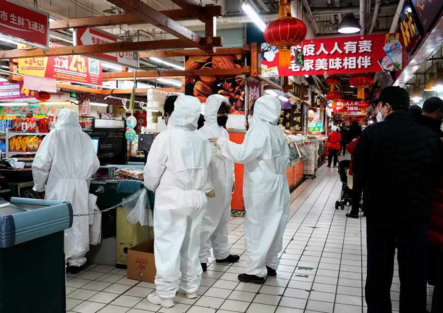 Beijingers stick to their posts despite epidemic outbreak