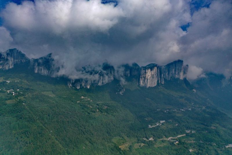 Spectacular scenery of “Oriental Colorado Canyon” in C China's Hubei