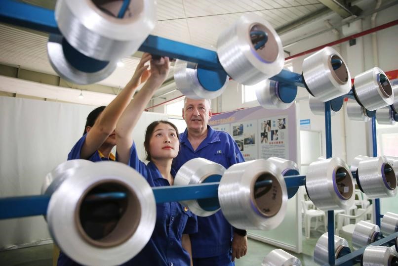 Number of skilled workers in China exceeds 200 million