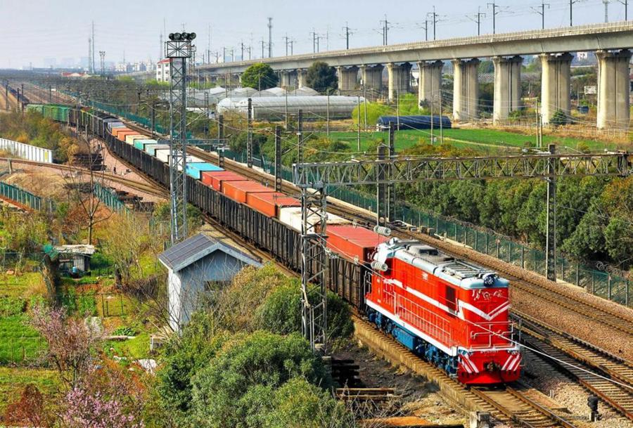 China's foreign trade continues gaining momentum in spring of 2021