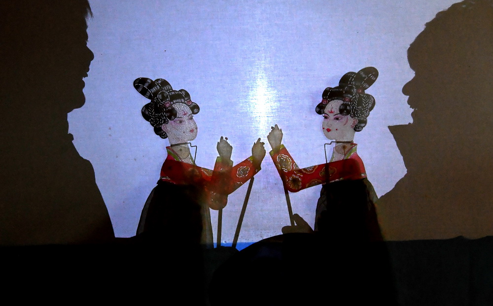 Young man with dwarfism dedicated to passing on Chinese shadow puppetry