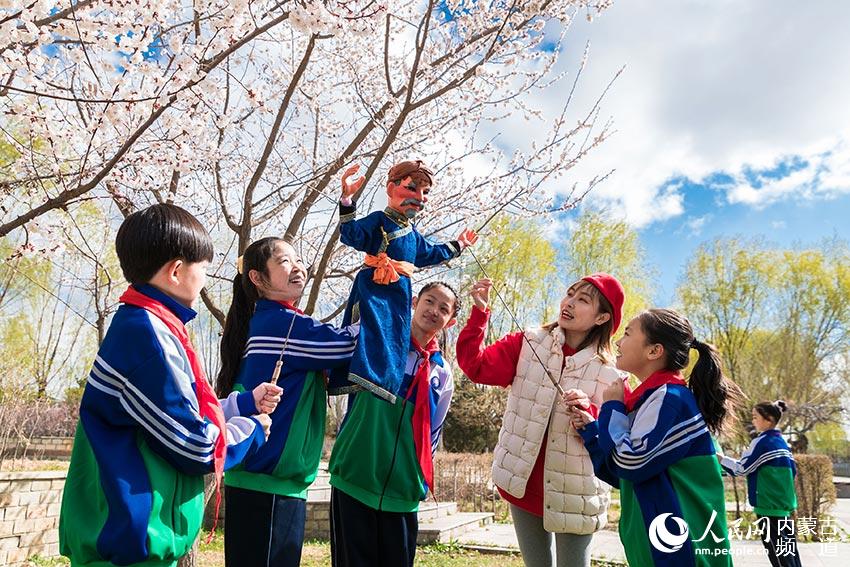 In pics: Pupils learn rod puppet skills in N China