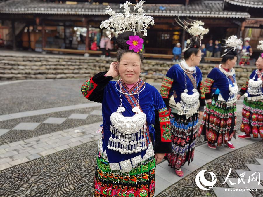 The traditional folk costumes of the Miao – “History worn on the body”