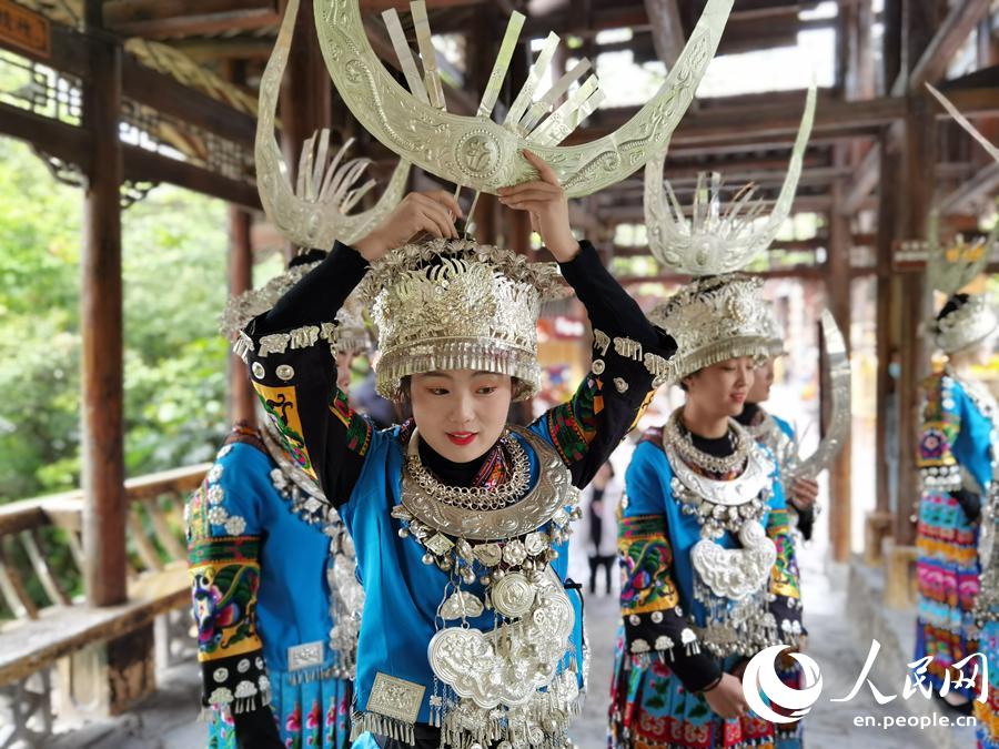 The traditional folk costumes of the Miao – “History worn on the body”