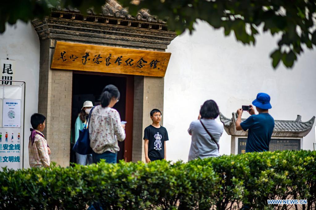 Tourism booms as China's five-day May Day holiday starts