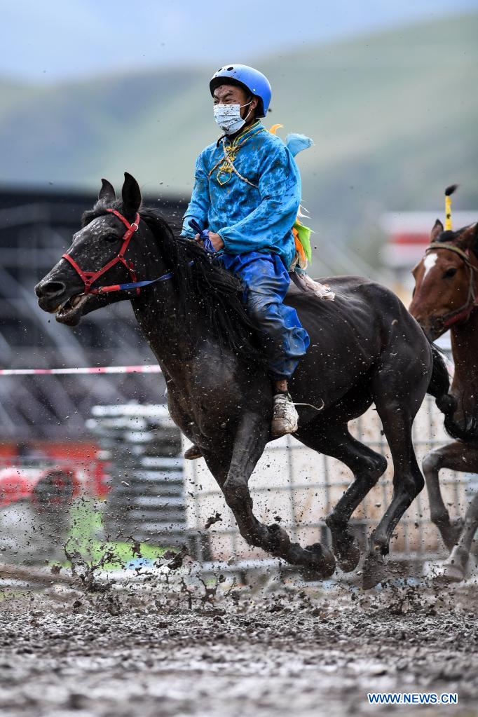 Horse racing activity held in Qinghai