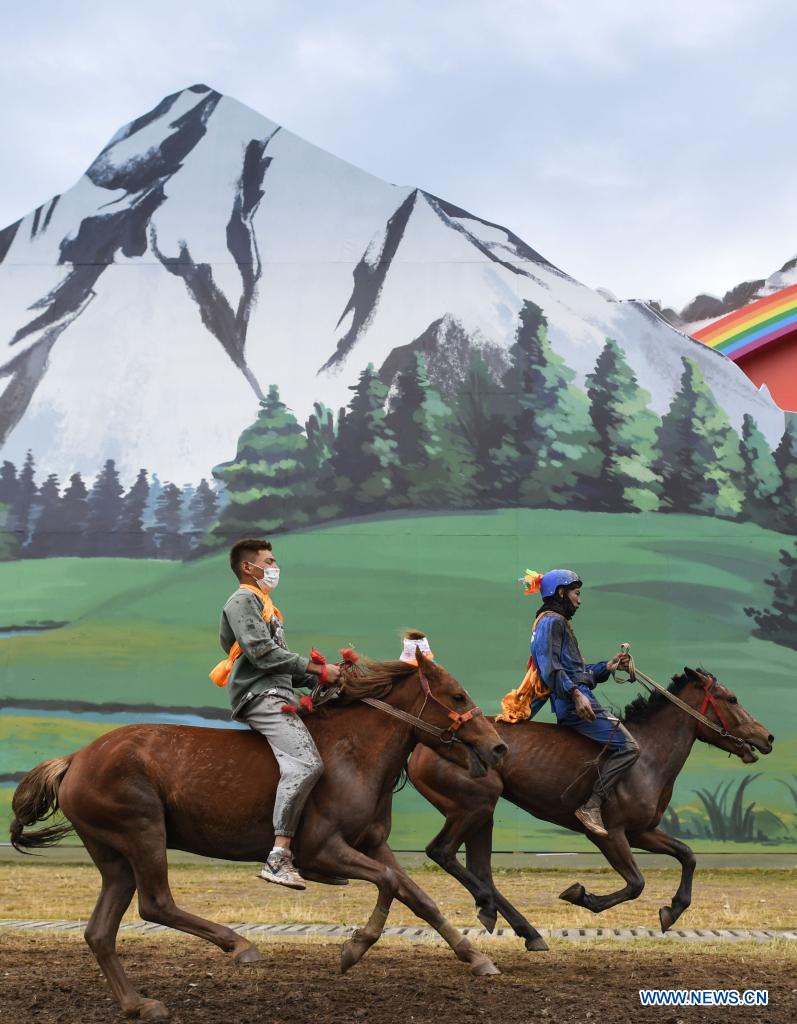 Horse racing activity held in Qinghai