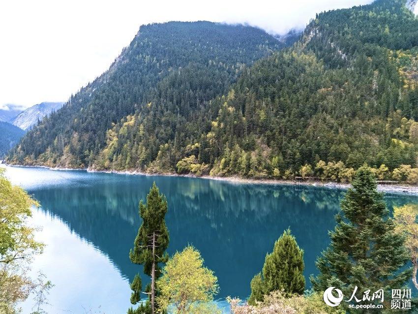 Chinese scenic spot Jiuzhaigou fully opens after quake