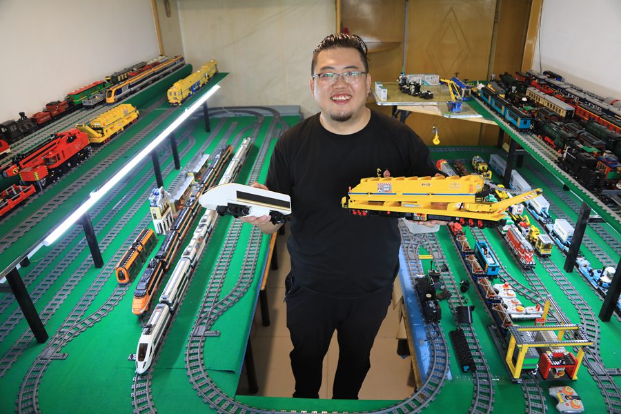 Chinese railway worker builds a