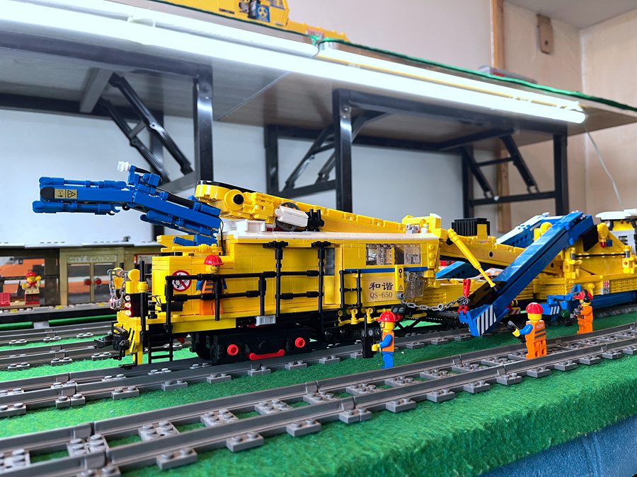 Chinese railway worker builds a