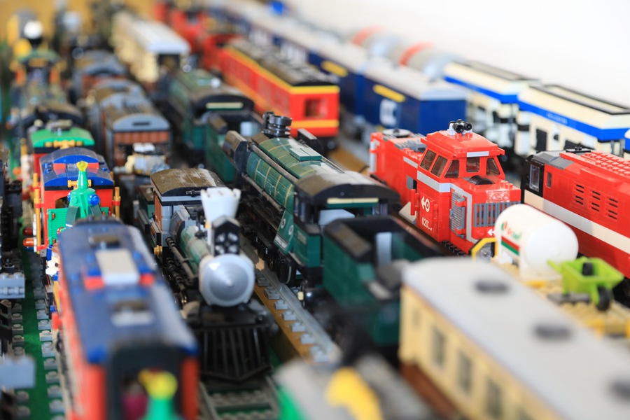 Chinese railway worker builds a