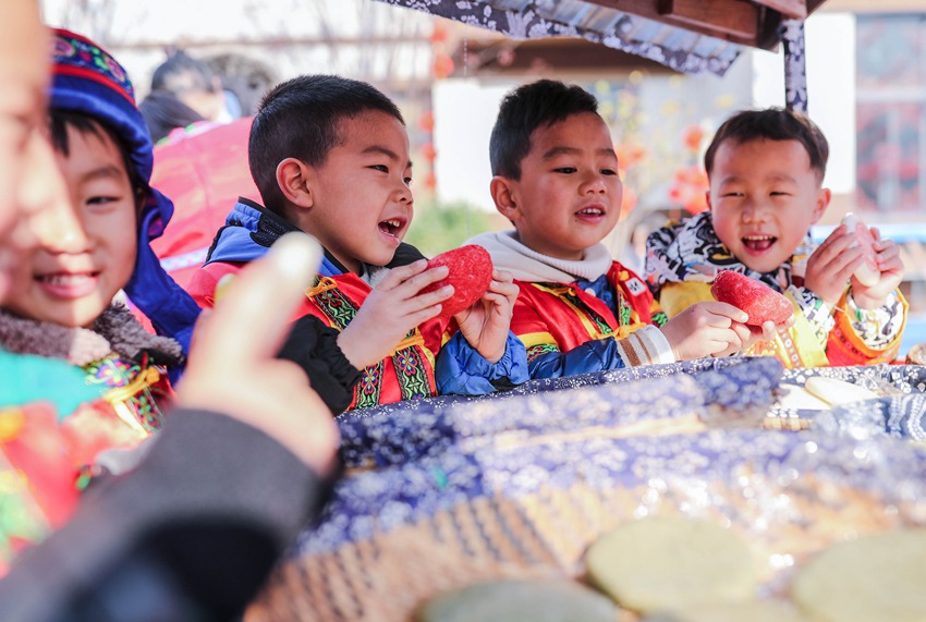 Kids celebrate the Dong New Year in SW China’s Guizhou