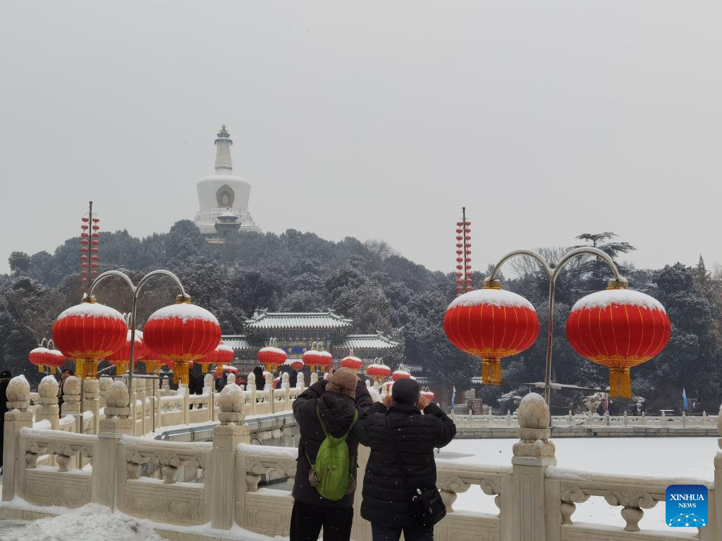 People enjoy snow scenery at scenic spots in Beijing