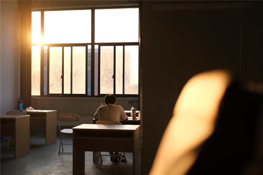 Moments of everyday life in a makeshift hospital?in?east China’s Shanghai