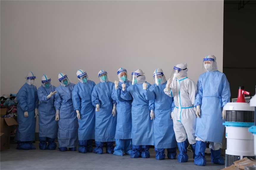 Moments of everyday life in a makeshift hospital?in?east China’s Shanghai