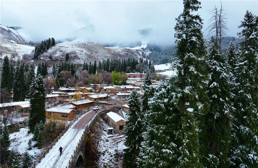 Snow turns village in China's Xinjiang into