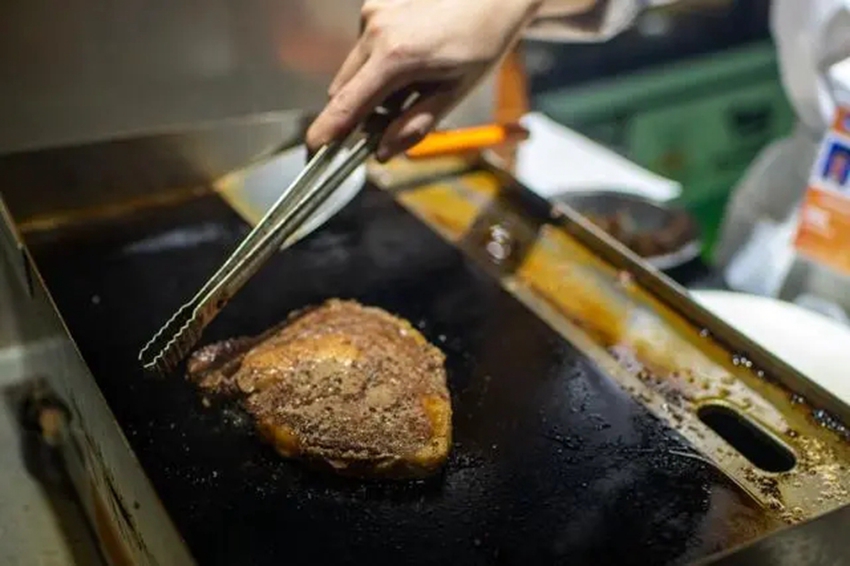 Foods from all over the world displayed at 5th CIIE
