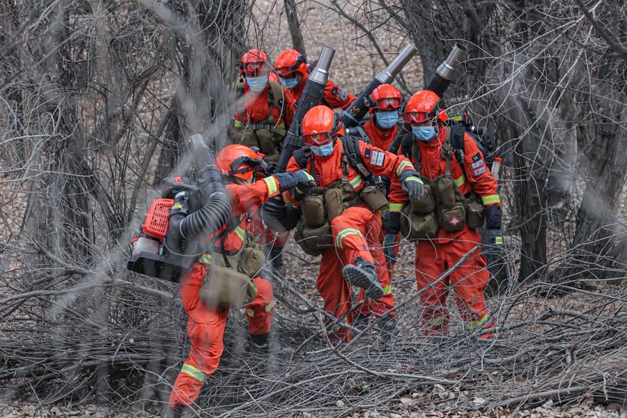 Firefighters patrol Qilian Mountains in NW China during Spring Festival holiday