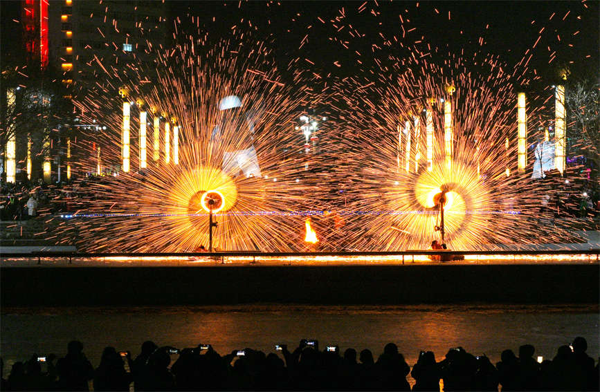 In pics: Folk artists perform