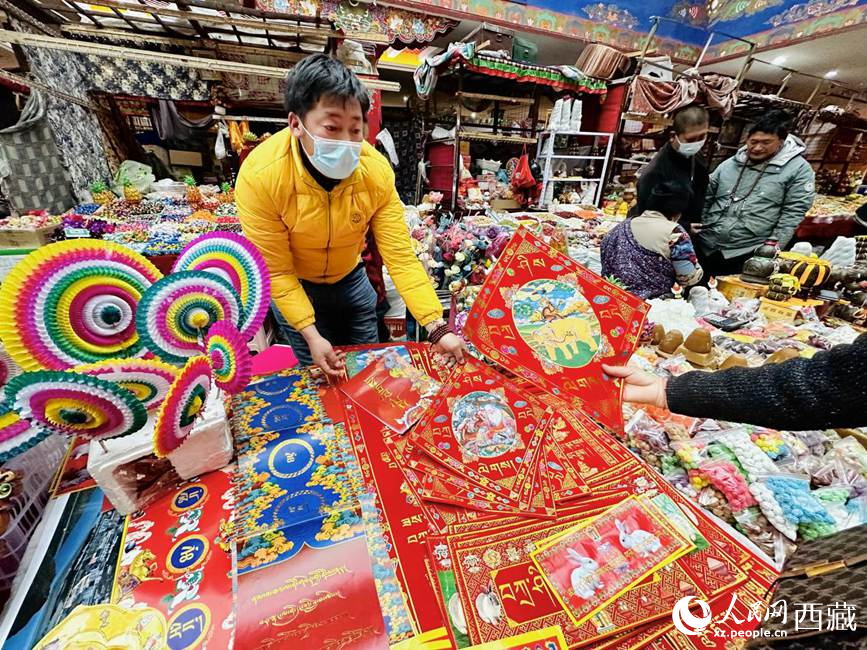 In pics: Tibetans buy specialties to celebrate New Year in Lhasa