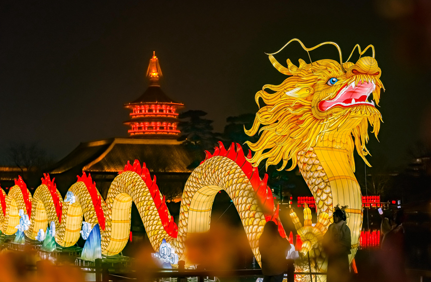 Scenic area in C China's Luoyang hosts activities to celebrate Spring Festival