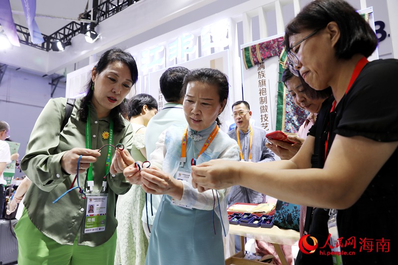 Guochao products showcase Chinese culture at 4th China Int'l Consumer Products Expo