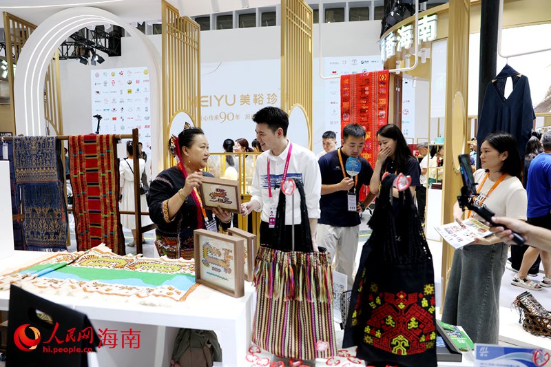 Guochao products showcase Chinese culture at 4th China Int'l Consumer Products Expo