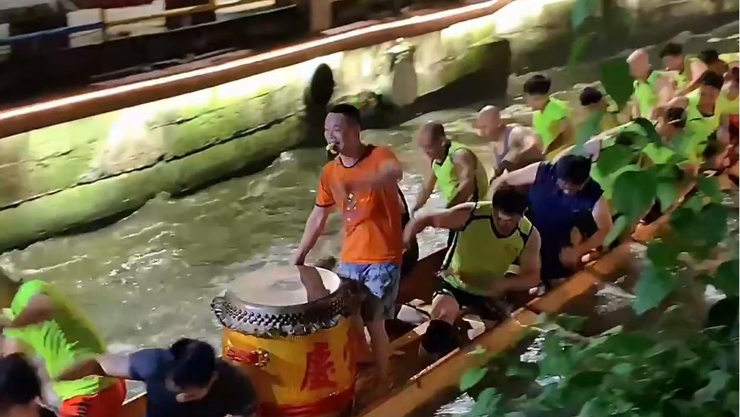 Feel the beat and thrill of Foshan dragon boat racing