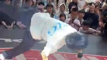 B-boy wonder wows Chongqing crowd