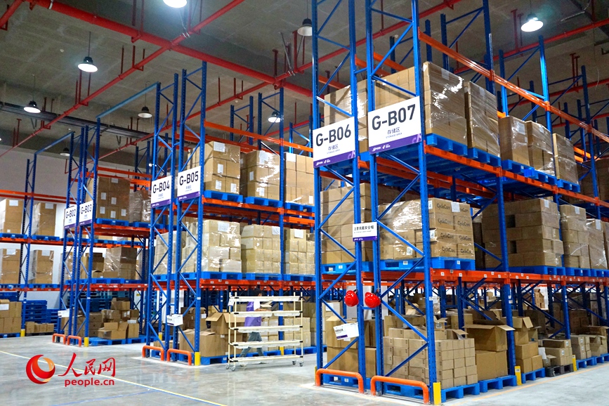 C China's Zhengzhou: One-click global trade drives cross-border e-commerce development