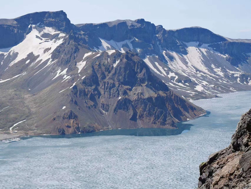 Tianchi Lake in NE China melts back to life