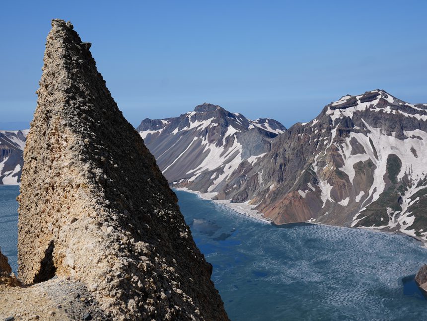 Tianchi Lake in NE China melts back to life